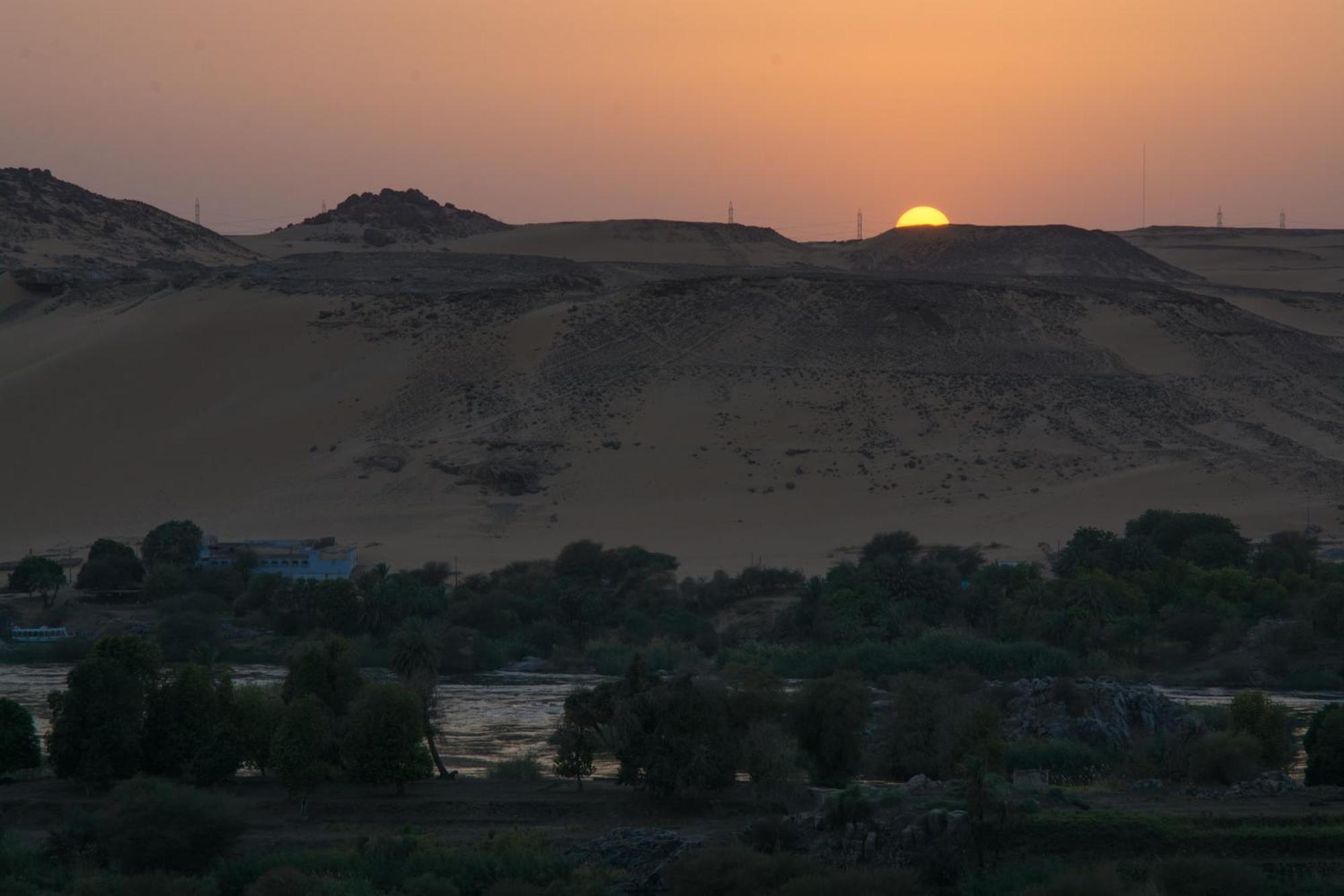 Aswan Nile Palace ภายนอก รูปภาพ
